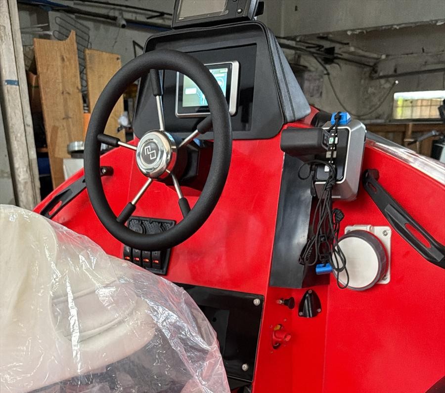 Helm console with steering